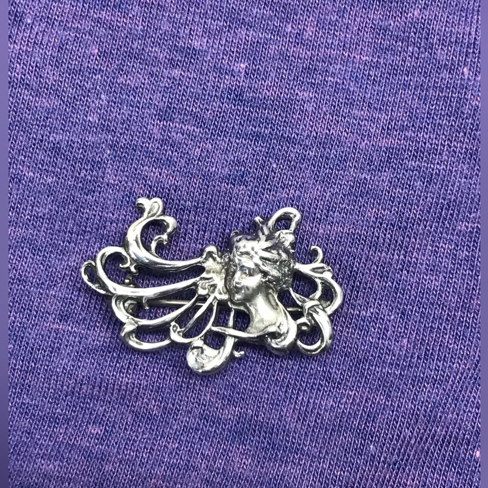Vintage Sterling Silver Art Nouveau Brooch of Bohemian Lady